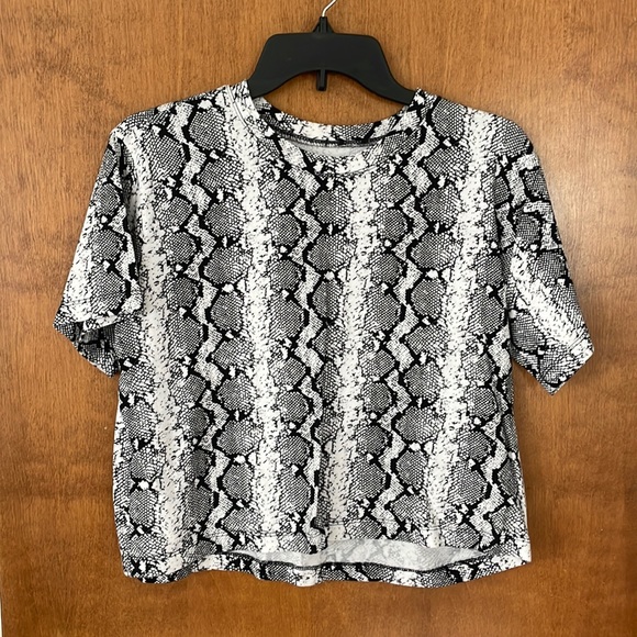 Black and white snakeskin print crop top - Picture 1 of 1
